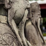 statue guards at wat pho